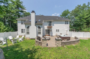 Hot Tub-King Suite-Fenced Yard-Game Room-Fire Pit East Stroudsburg